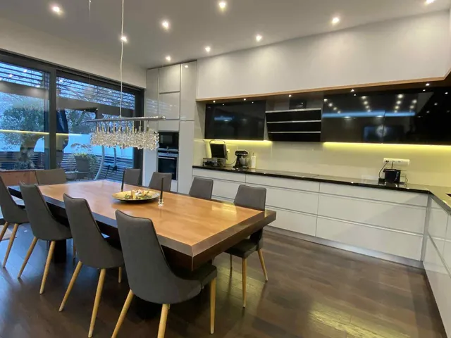 Eladó ház Szombathely, Középhegy 270 nm