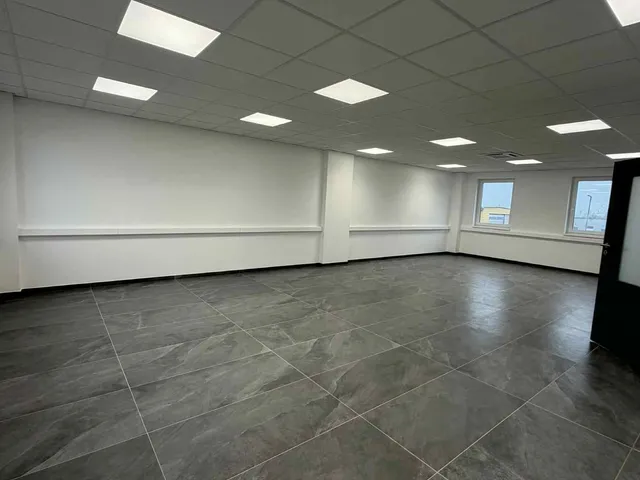 Kiadó kereskedelmi és ipari ingatlan Szombathely, Bébictelep 60 nm