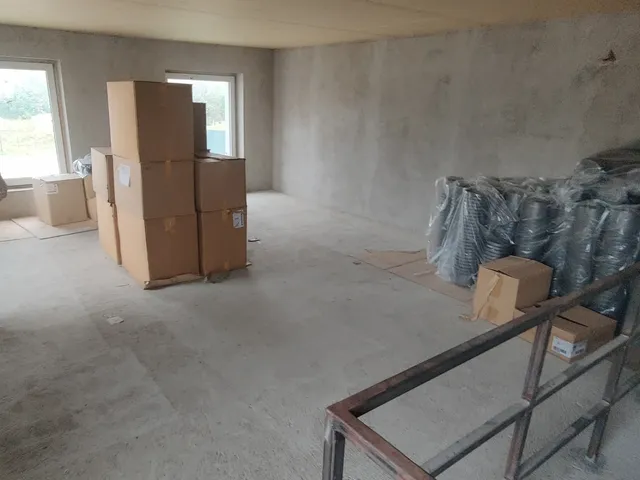 Kiadó kereskedelmi és ipari ingatlan Szombathely, Éhen Gyula-lakótelep 240 nm