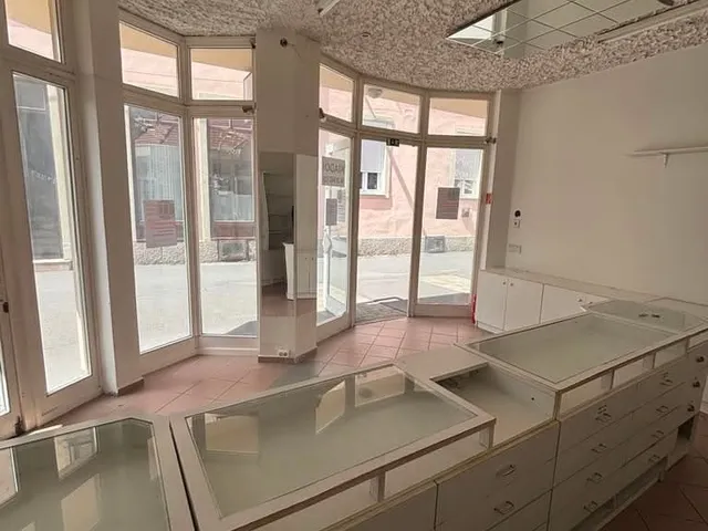 Kiadó kereskedelmi és ipari ingatlan Szombathely, Belváros 24 nm