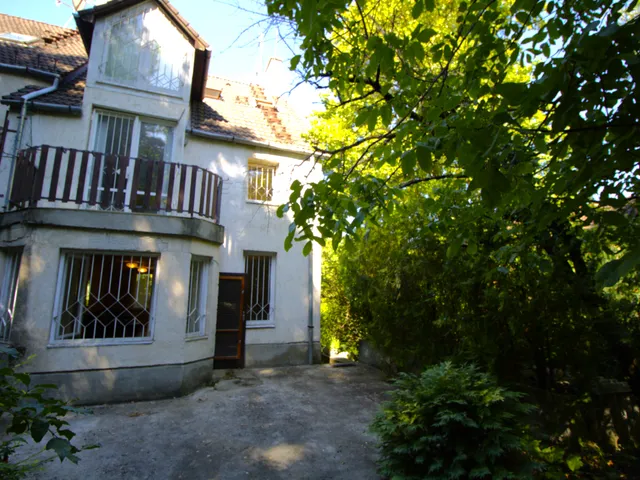 Eladó ház Budapest XII. kerület, Istenhegy 221 nm