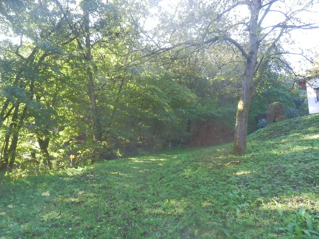 Eladó telek Visegrád 4044 nm