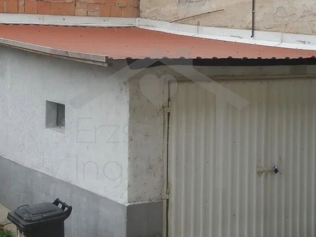 Eladó garázs Esztergom 18 nm