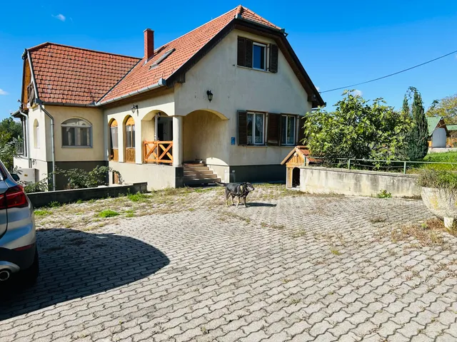 Eladó ház Nemesbük 359 nm