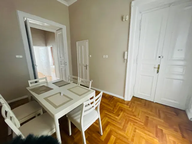 Kiadó lakás Budapest VI. kerület, Nagykörúton belüli terület 105 nm