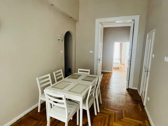 Kiadó lakás Budapest VI. kerület, Nagykörúton belüli terület 105 nm