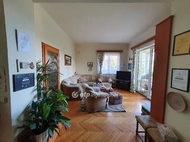Eladó ház Budapest III. kerület, Aranyhegy 159 nm