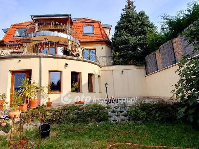 Eladó ház Budapest III. kerület, Aranyhegy 398 nm