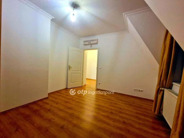 Eladó ház Budapest II. kerület, Máriaremete 350 nm