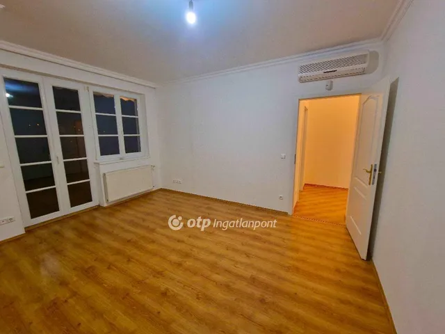 Eladó ház Budapest II. kerület, Máriaremete 350 nm