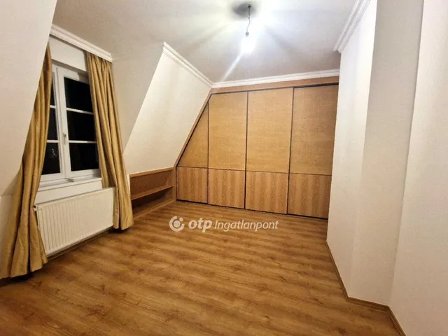 Eladó ház Budapest II. kerület, Máriaremete 350 nm