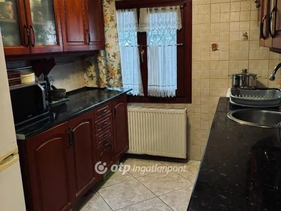 Eladó kereskedelmi és ipari ingatlan Budapest III. kerület, Ürömhegy 97 nm