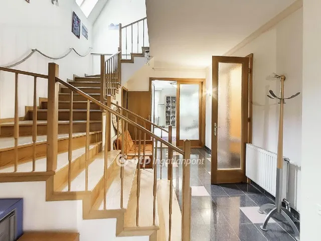 Eladó ház Budapest II. kerület, Pesthidegkút-Ófalu 270 nm
