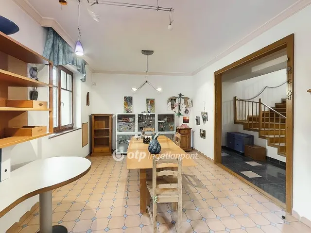 Eladó ház Budapest II. kerület, Pesthidegkút-Ófalu 270 nm