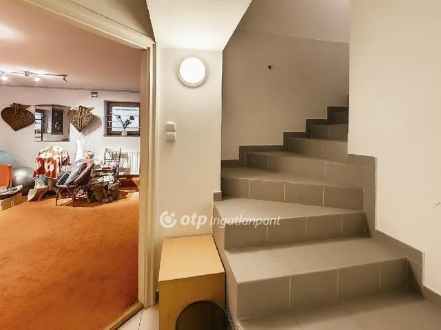 Eladó ház Budapest II. kerület, Pesthidegkút-Ófalu 270 nm