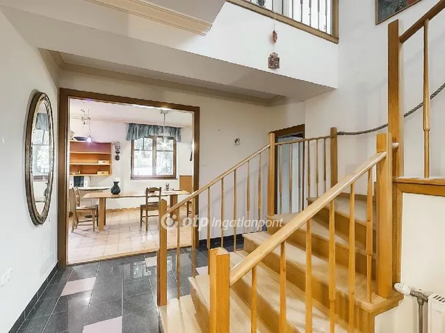 Eladó ház Budapest II. kerület, Pesthidegkút-Ófalu 270 nm