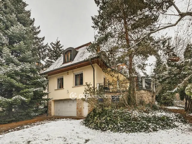 Eladó ház Budapest II. kerület, Pesthidegkút-Ófalu 270 nm