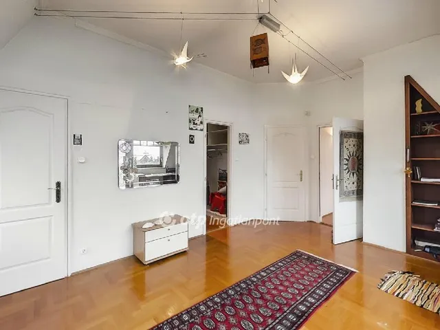 Eladó ház Budapest II. kerület, Pesthidegkút-Ófalu 270 nm