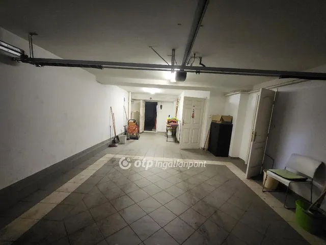 Eladó ház Budapest II. kerület, Pesthidegkút-Ófalu 270 nm