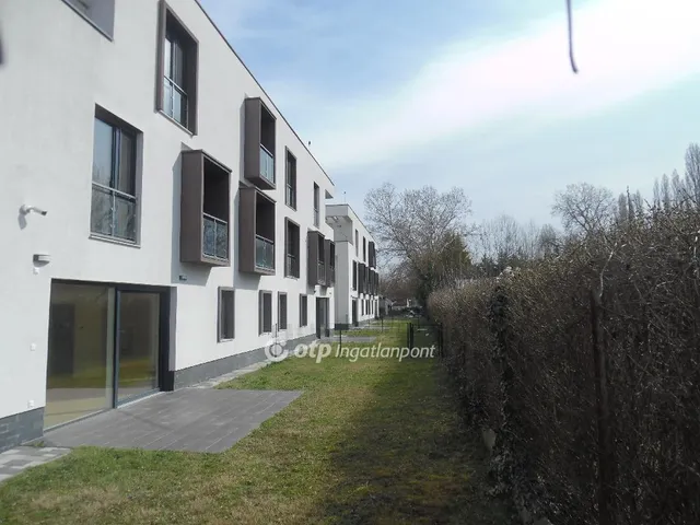 Eladó ház Budapest III. kerület, Békásmegyer 220 nm