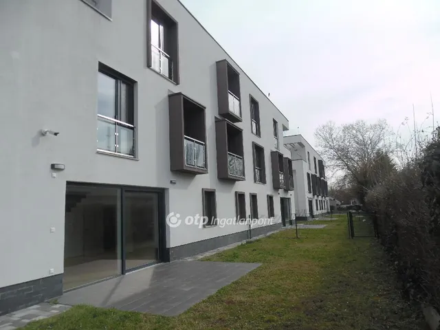 Eladó ház Budapest III. kerület, Békásmegyer 220 nm