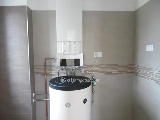 Eladó ház Budapest III. kerület, Békásmegyer 220 nm