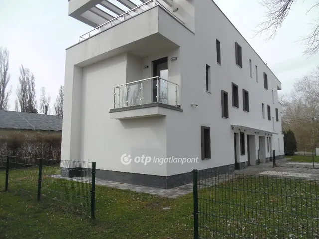 Eladó ház Budapest III. kerület, Békásmegyer 220 nm