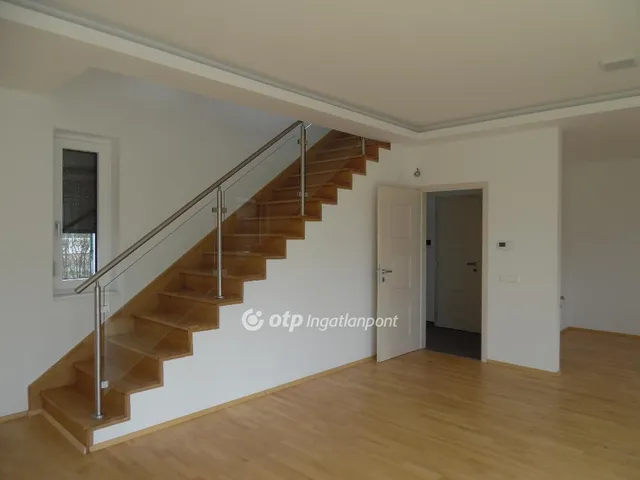 Eladó ház Budapest III. kerület, Békásmegyer 220 nm