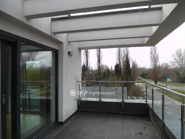 Eladó ház Budapest III. kerület, Békásmegyer 220 nm