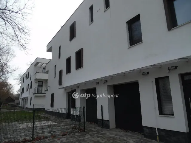 Eladó ház Budapest III. kerület, Békásmegyer 220 nm