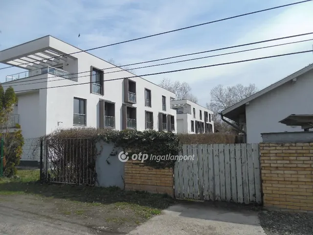 Eladó ház Budapest III. kerület, Békásmegyer 220 nm