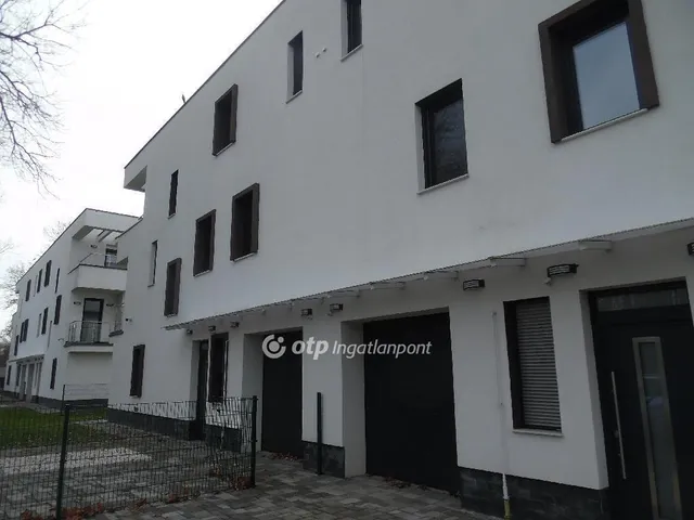 Eladó ház Budapest III. kerület, Békásmegyer 220 nm