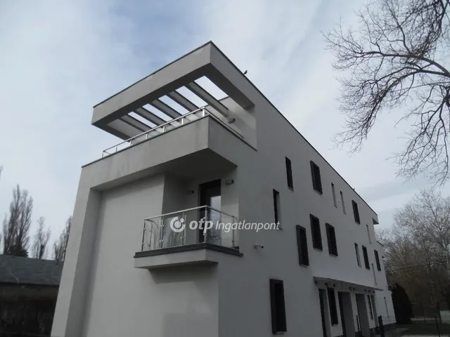 Eladó ház Budapest III. kerület, Békásmegyer 220 nm