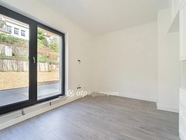 Eladó ház Budapest II. kerület, Máriaremete 250 nm