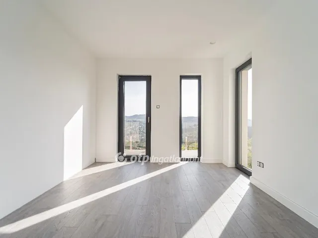 Eladó ház Budapest II. kerület, Máriaremete 250 nm