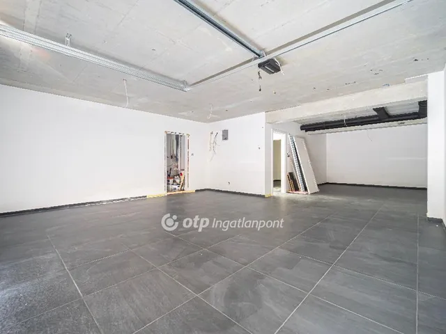 Eladó ház Budapest II. kerület, Máriaremete 250 nm