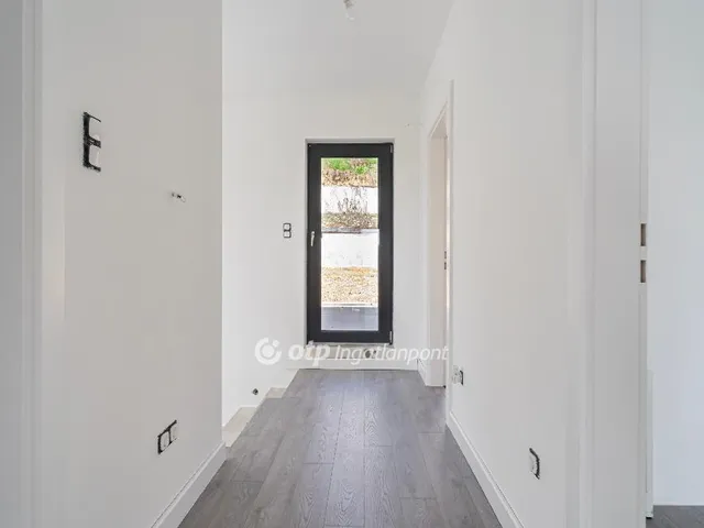 Eladó ház Budapest II. kerület, Máriaremete 250 nm