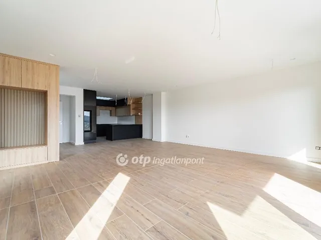 Eladó ház Budapest II. kerület, Máriaremete 250 nm