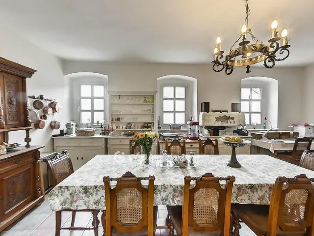 Eladó ház Pilisborosjenő 298 nm