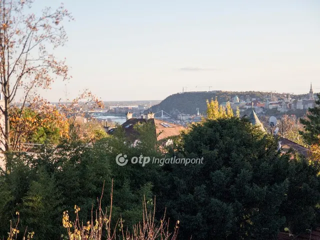 Eladó ház Budapest II. kerület, Vérhalom 220 nm