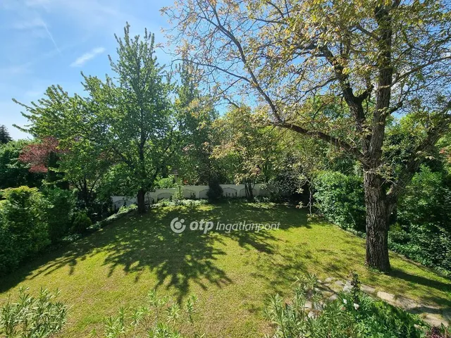 Eladó ház Budapest II. kerület, Máriaremete 320 nm