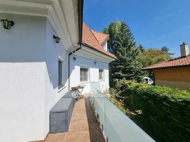Eladó ház Budapest II. kerület, Máriaremete 320 nm