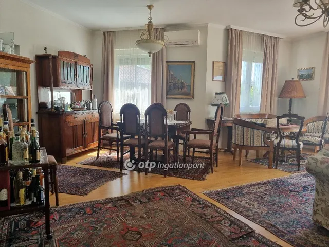 Eladó ház Budapest II. kerület, Máriaremete 320 nm