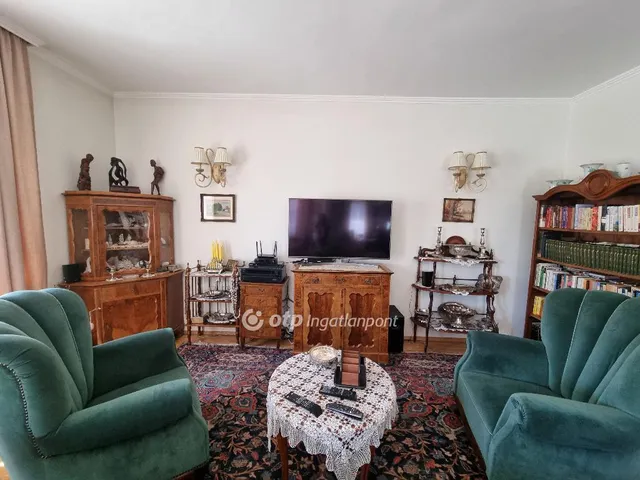 Eladó ház Budapest II. kerület, Máriaremete 320 nm