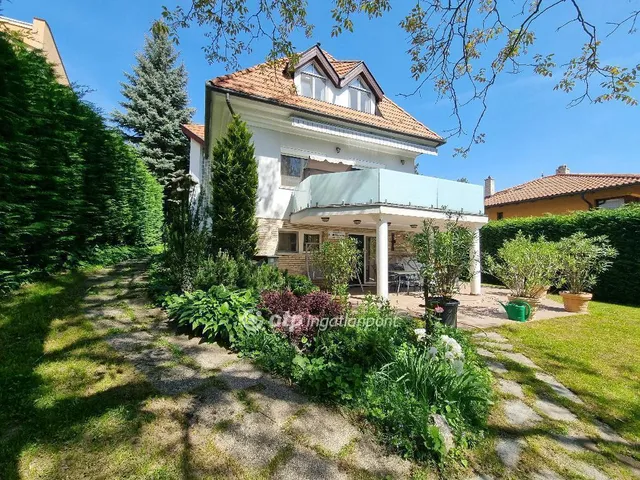 Eladó ház Budapest II. kerület, Máriaremete 320 nm