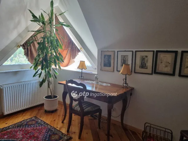 Eladó ház Budapest II. kerület, Máriaremete 320 nm