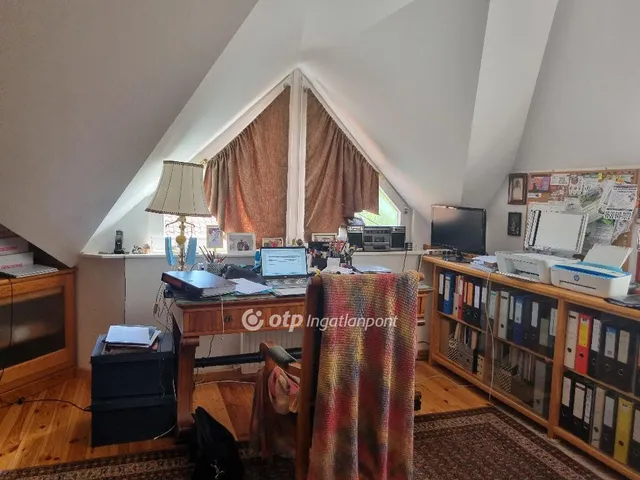 Eladó ház Budapest II. kerület, Máriaremete 320 nm