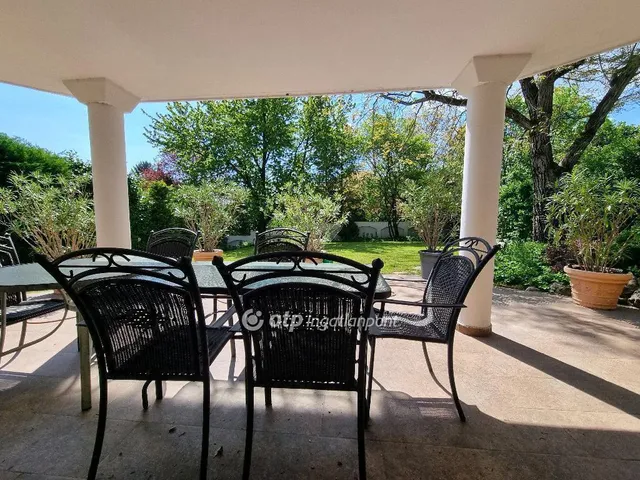 Eladó ház Budapest II. kerület, Máriaremete 320 nm