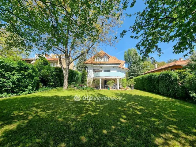 Eladó ház Budapest II. kerület, Máriaremete 320 nm