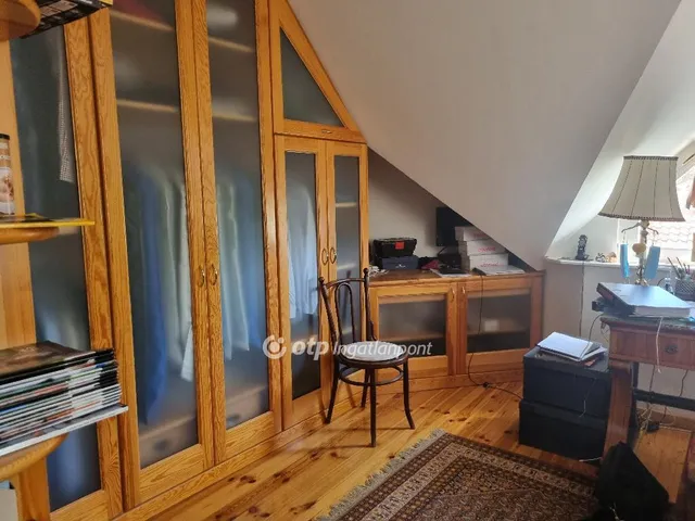 Eladó ház Budapest II. kerület, Máriaremete 320 nm